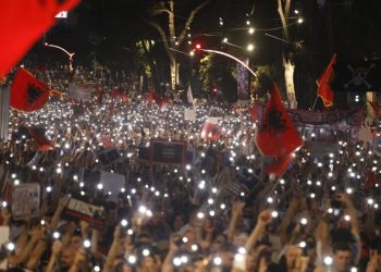 Protesta e së shtunës më e madhja në histori, kush “zbarkon” sot në Tiranë….