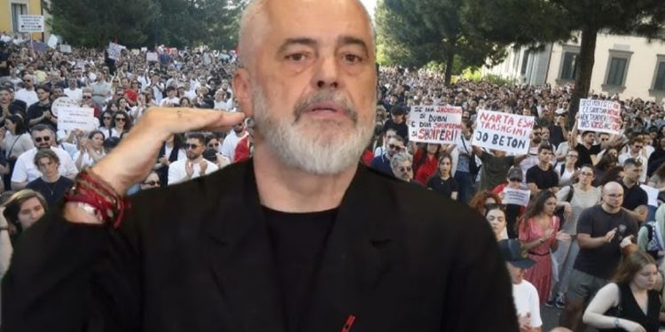 Autokolona nga Kosova vjen për protestë/ Rama e zbulon: Po e bëjnë për…