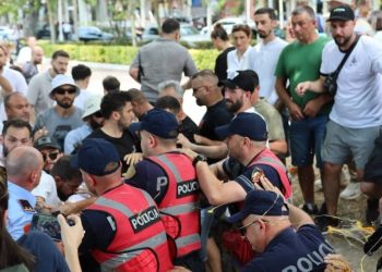 Zbardhen EMRAT: Këta janë protestuesit e arrestuar nga Policia, ja ku po mbahen…