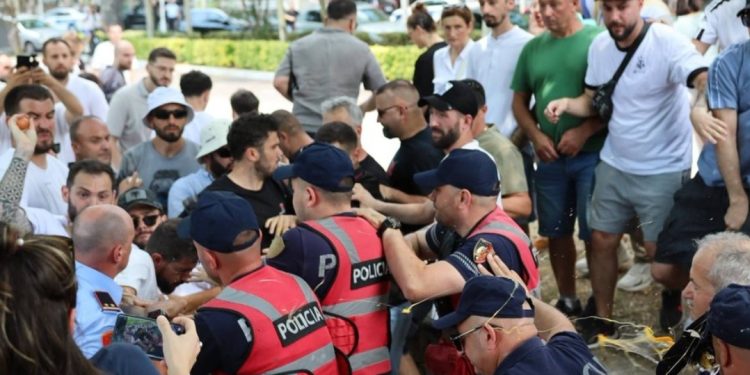 Zbardhen EMRAT: Këta janë protestuesit e arrestuar nga Policia, ja ku po mbahen…