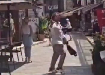 “O k*rva e Erion Veliajt!”/ Protestuesit sherr me Gaz Pajën, aktori “shpërthen” keq: P*dhi i ropve të tu…