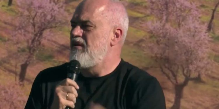 “Mos ndalo!”/ Përplasja për Zvërnecin, Rama ndan mesazhin e qytetarit vlonjat për…