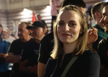 Iu bashkua protestës për “DORËHEQJEN” e Ramës/ “Neomalësorja” bën reagimin befasues…
