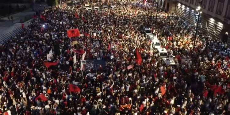 “E gjitha bota me sytë nga ju!”/ Europianët: S’kishim parë popull kaq të…