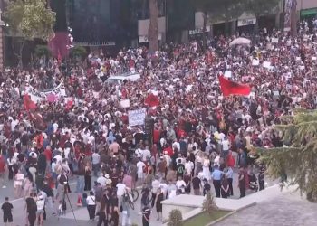 LAJM I FUNDIT/ Ndodh e pazakonta në protestën për Zvërnecin! Ja çfarë bëjnë…