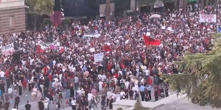 LAJM I FUNDIT/ Ndodh e pazakonta në protestën për Zvërnecin! Ja çfarë bëjnë…