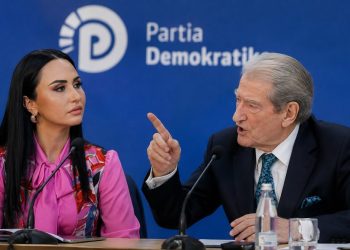 VIDEO/ Sherr i pazakontë brenda PD-së, ndërpritet mbledhja dhe fiket transmetimi…