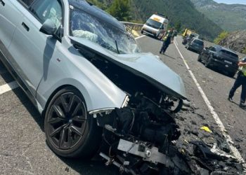 LAJM I FUNDIT/ Aksident i rëndë në Rrugën e Kombit, makina bëhet copë, 4 anëtarët e një familjeje…