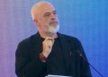 Kryeministri Edi Rama i përgjigjet protestës: “I gjeta në llum…