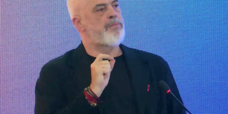 Kryeministri Edi Rama i përgjigjet protestës: “I gjeta në llum…