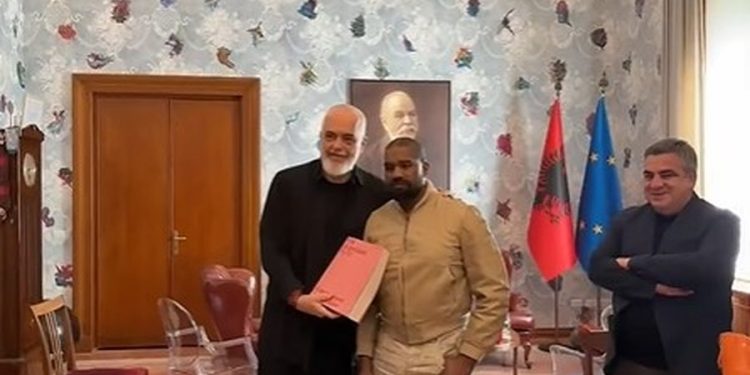 Rama takohet me Kanye West, ja çfarë i dhuroi kryeministri…