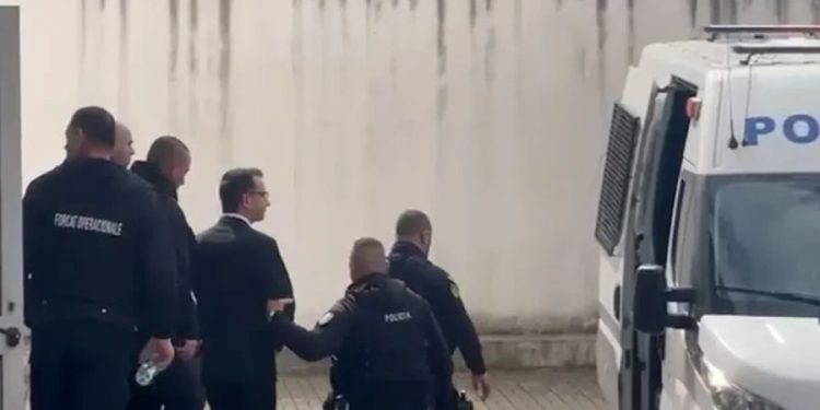 E zbulon kush ishte biseda/ Ish-polici i Burgjeve që i dha telefonin: Erion Veliaj foli me…