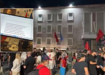 Me filxhanin e kafes para, Edi Rama NXJERR videon brenda zyrës së tij: Ja çfarë po bëj…