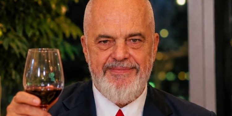 Rama befason me reagimin e papritur për DITËLINDJEN e tij/ Çfarë shkruan…