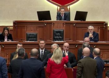 Niko Peleshi “prish” pushimet e deputetëve! Kryetari i Kuvendit lëshon URDHËRIN e fundit…
