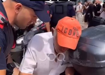 Gjest fantastik/ Shikoni çfarë bën efektivi ndaj të moshuarit…