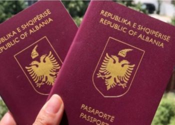 Renditja e pasaportave më të fuqishme në botë, ja ku renditet Shqipëria…