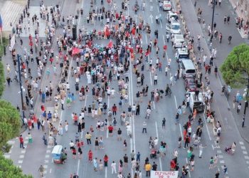 Dështon protesta e “Zvërnecit”/ Taulant Balla tallet keq: Ju thashë…