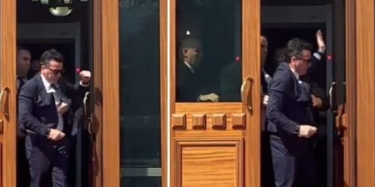 VIDEO/ Momenti i përplasjes! Garda nxjerr për “leckash” përjashta deputetin e opozitës…