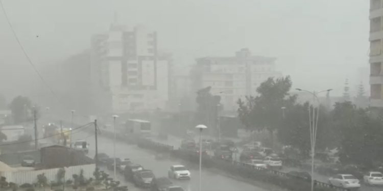 “Tërbohet” moti/ Kjo Bashki e Shqipërisë ngre ALARMIN: Kujdes! Qytetarët mos…