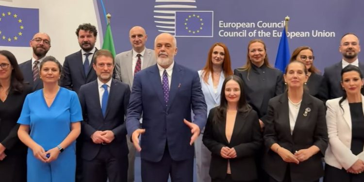“Si thanë? S’ka më negociata…”/ Rama mes liderëve ndan videon nga Brukseli: Do t’i….