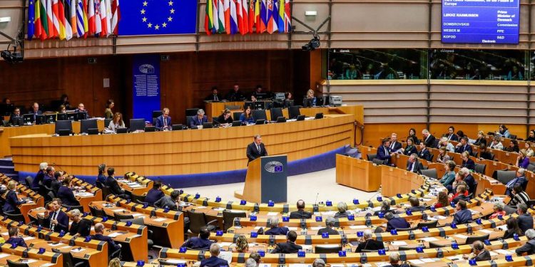 “Zvërneci” diskutohet mes eurodeputetëve/ PS “luftë” me PD, çfarë ndodhi në Parlamentin Europian…