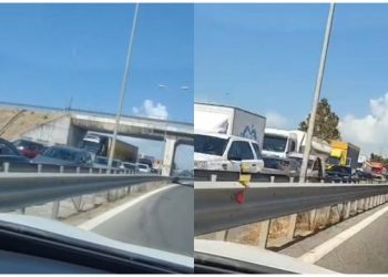 E FUNDIT/ Bllokohet qarkullimi drejt Jugut, çfarë po ndodh në aksin Kavajë-Rrogozhinë