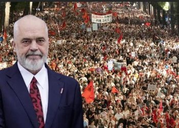Rama i çjerr maskën “Zvërnecit” dhe nxjerr VIDEON e pazakontë: Së shpejti i pret…