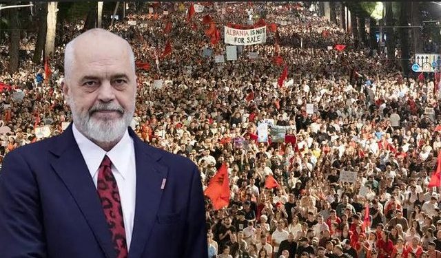 Rama i çjerr maskën “Zvërnecit” dhe nxjerr VIDEON e pazakontë: Së shpejti i pret…