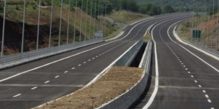 Do të marrë fund trafiku! Firmosen dy kontratat për autostradën e shumëpritur…