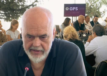 A do të ketë shkarkime? Ministrat në “ankth”, çfarë pritet sot nga Edi Rama…
