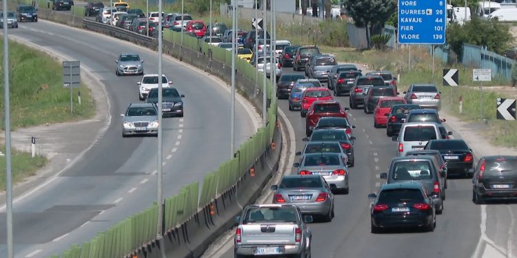 Bllokohet autostrada Durrës – Tiranë/ Shoferë bëni kujdes! Më datën…