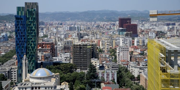 LAJM I KEQ/ “Çmenden” çmimet e banesave: Ja zonat më të shtrenjta dhe më të lira…