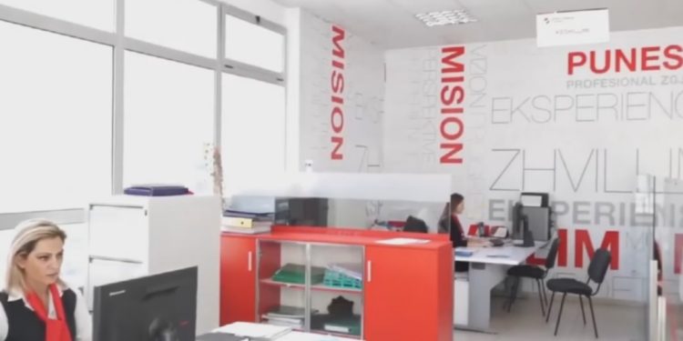 Hapen vende të reja pune në shtet! Ministria jep LAJMIN E MIRË: Ja çfarë po kërkohet…