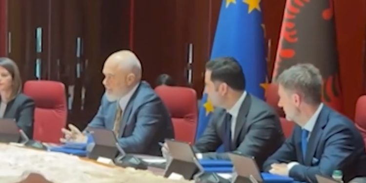 Ekskluzive! Nuk ka pushime për qeverinë, Rama kryen LËVIZJEN urgjente në fund të Gushtit, furtunë në qeveri…