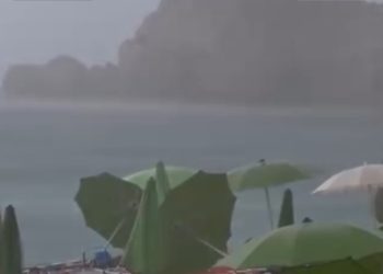 “Tërbohet” moti/ Kjo nuk pritej! Ja “plas” stuhia e shiut, shkatërron gjithçka në qytetin…