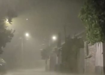 Kjo nuk pritej në mes të natës! Papritur ja “plas” stuhi shiu me breshër, shkatërron gjithçka në…