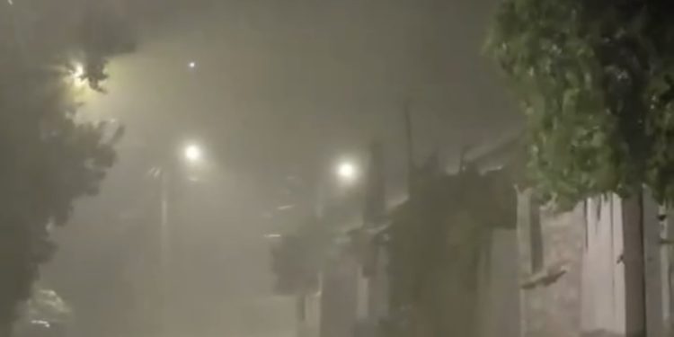 Kjo nuk pritej në mes të natës! Papritur ja “plas” stuhi shiu me breshër, shkatërron gjithçka në…