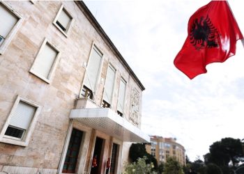 E FUNDIT/ Vjen lajmi FANTASTIK për administratën publike! Qeveria sapo hap…