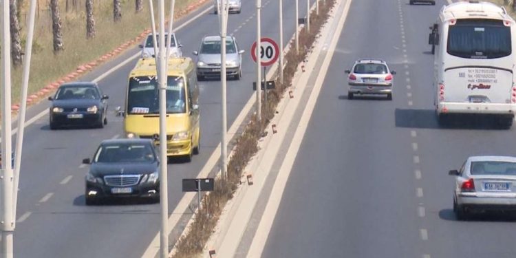 Shoferë bëni kujdes! Bllokohet autostrada Tiranë – Durrës/ Më datën…