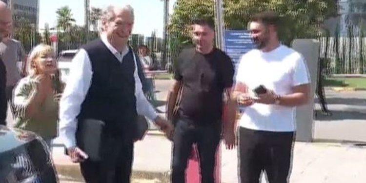 Niset drejt SHBA/ A do takohesh me Trumpin? Sali Berisha befason me përgjigjen…