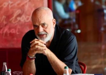 Edi Rama mbledh te “Vila e Kuqe” ministrat dhe drejtuesit politik, nesër do të niset drejt…