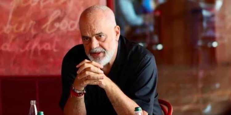 Edi Rama mbledh te “Vila e Kuqe” ministrat dhe drejtuesit politik, nesër do të niset drejt…