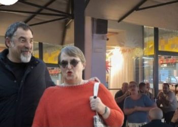 Qëlloi me lugë e shishe protestuesit, reagon Delina Fico: Po haja qofte dhe po…