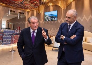 A u takuan Berisha-Rama në Rinas?! Salianji ngre dyshime për marrëveshjen e fshehtë tek salla “VIP”