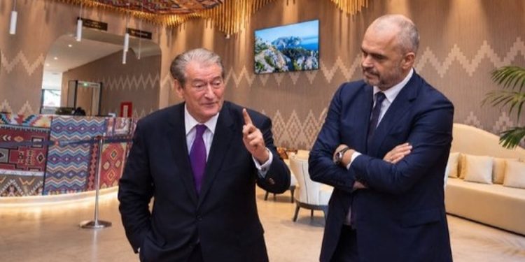 A u takuan Berisha-Rama në Rinas?! Salianji ngre dyshime për marrëveshjen e fshehtë tek salla “VIP”