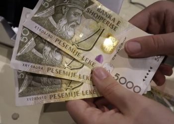 LAJM I MIRË/ Punonjësit do të marrin SHPËRBLIM, kush do të përfitojë Lekë shtesë…