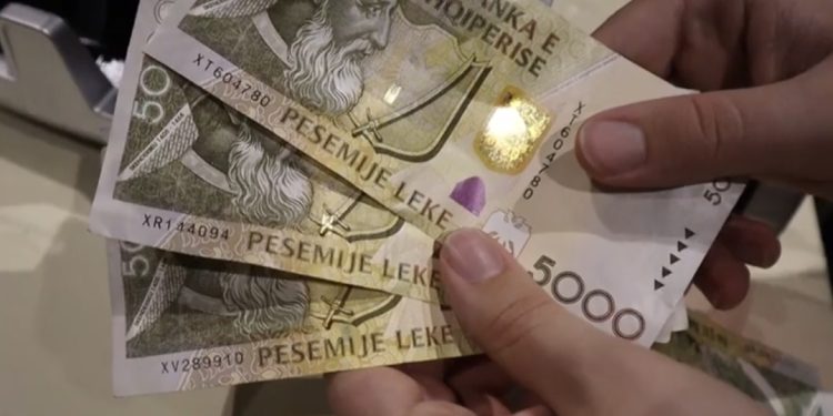 LAJM I MIRË/ Punonjësit do të marrin SHPËRBLIM, kush do të përfitojë Lekë shtesë…