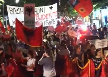 “Rama jepe dorëheqjen”/ Sot protestuesit kryejnë LËVIZJEN e papritur: Do gjuajmë…