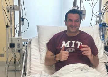 U dërgua me urgjencë në spital/ Kush e rrëzoi?! Erion Veliaj thyen këmbën pas…